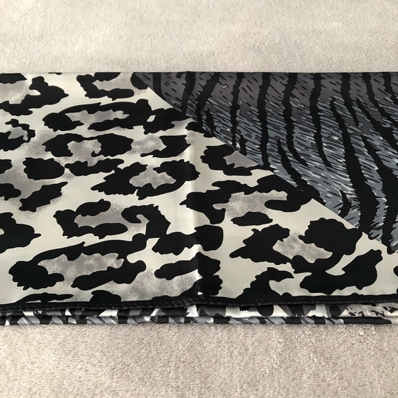 ANIMAL PRINT BLACK & WHITE SQUARE SCARF - Picture 6 of 8